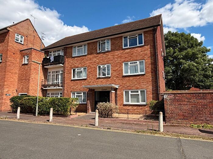 2 Bedroom Flat For Sale In Elmcroft Drive, Ashford, TW15