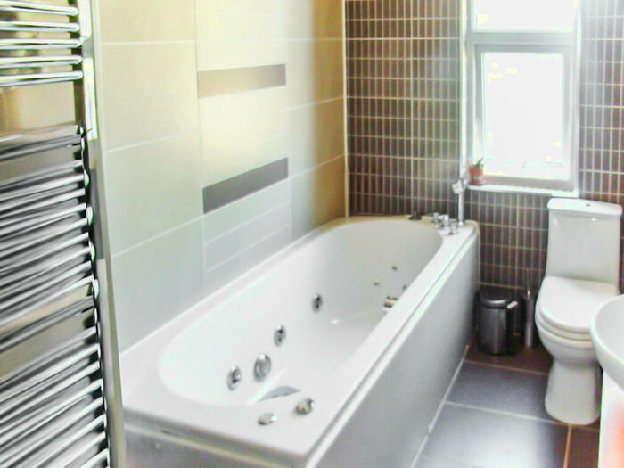 3 Bedroom Semi-Detached House For Sale In Wantage Road, Reading, RG30
