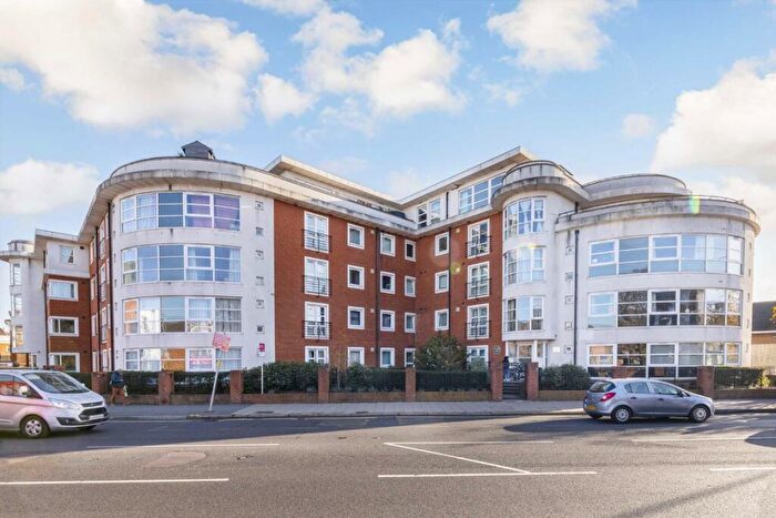1 Bedroom Flat To Rent In London Road, Kingston Upon Thames, KT2