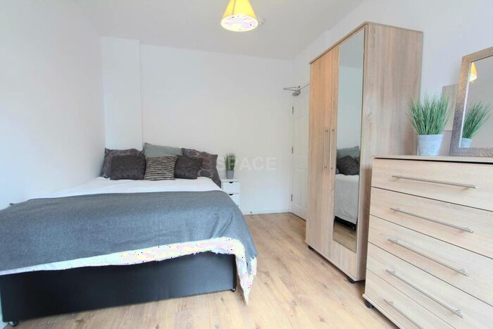 6 Bedroom Terraced House To Rent In Swainstone Road, Reading, Berkshire, RG2