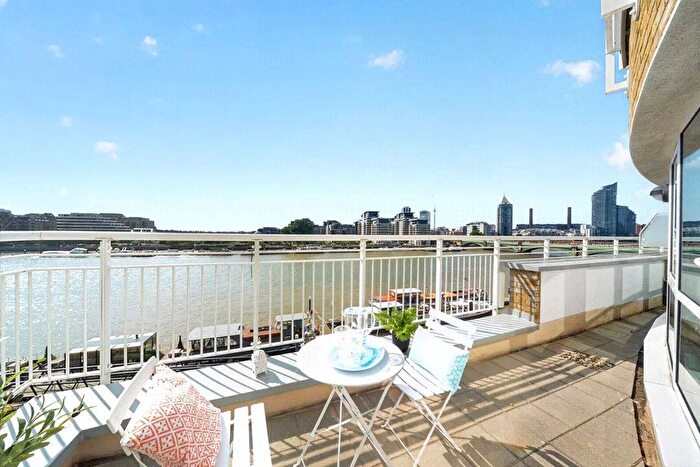 2 Bedroom Flat To Rent In Lombard Road, Clapham Junction, SW11