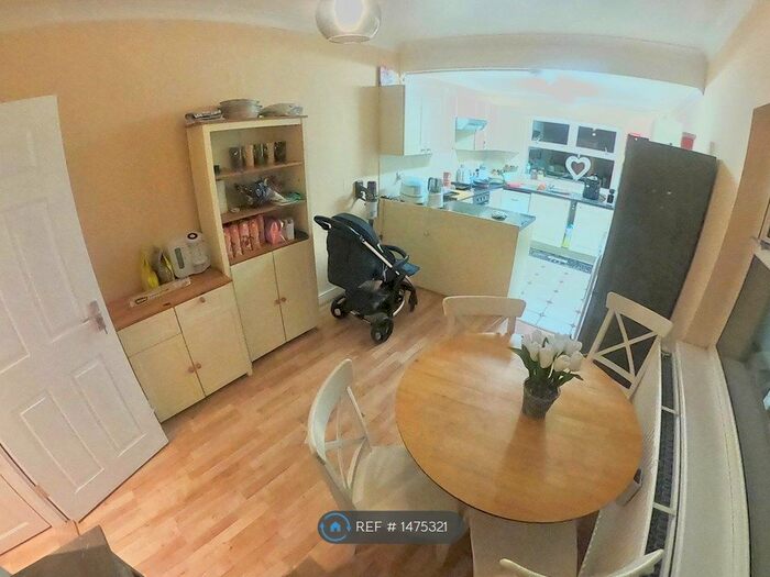 3 Bedroom Terraced House To Rent In Argyle Street, Swansea, SA1