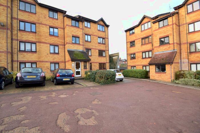 1 Bedroom Flat To Rent In Cornmow Drive, London, NW10