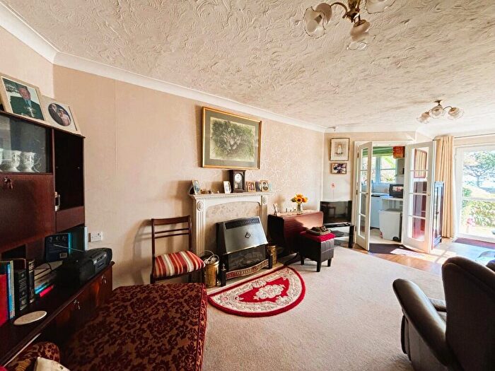 2 Bedroom Flat For Sale In De Moulham Road, Swanage, Dorset, BH19