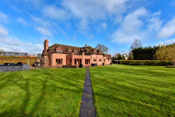 6 Bedroom Detached House To Rent In Hurst, Reading, Berkshire, RG10