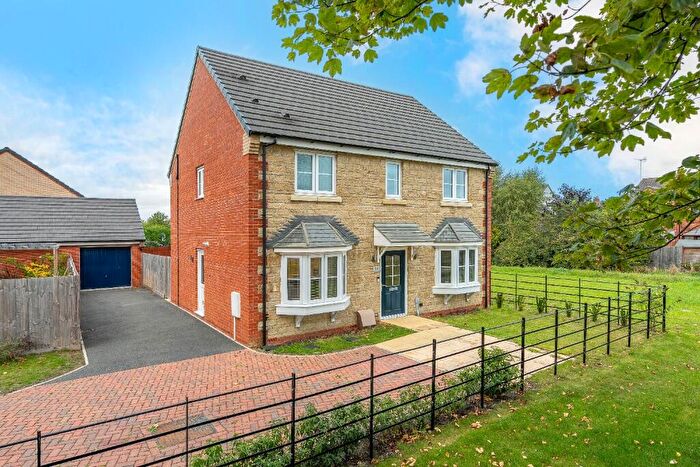 4 Bedroom Detached House For Sale In Harrier Way, Market Deeping, PE6