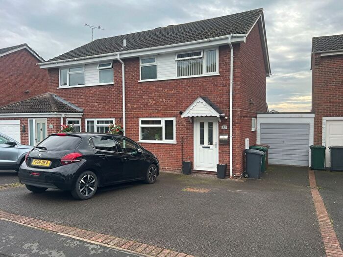 3 Bedroom Semi-Detached House For Sale In Masefield Avenue, Midway, Swadlincote, Derbyshire, DE11