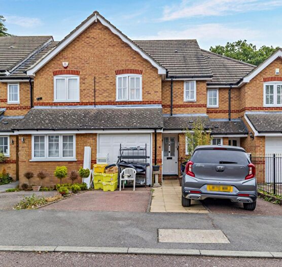 3 Bedroom Terraced House For Sale In St Johns Close, London, N14