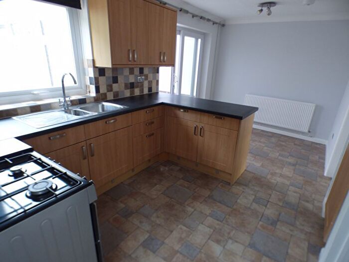 3 Bedroom Semi-Detached House To Rent In Ventnor Gardens, Luton, LU3