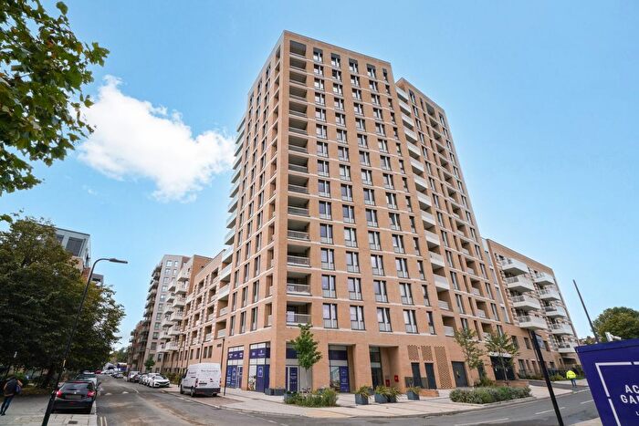 1 Bedroom Flat To Rent In Hanbury Road, Acton, W3