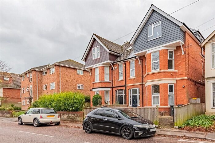 2 Bedroom Flat To Rent In Southbourne Road, Southbourne, Bournemouth, BH6