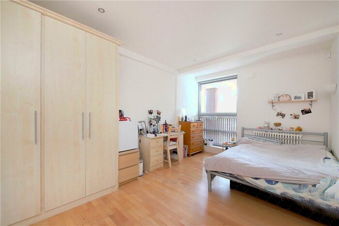 3 Bedroom Apartment To Rent In Grosvenor Terrace, London, SE5