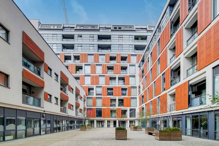 1 Bedroom Flat To Rent In Cornell Square, Vauxhall, London, SW8