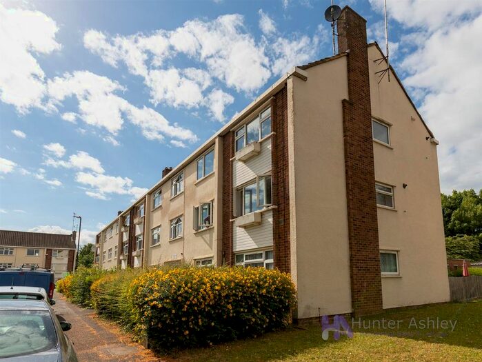 2 Bedroom Flat To Rent In Rixman Close, Maidenhead, SL6