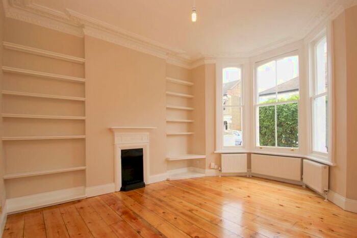 1 Bedroom Flat To Rent In Goldsmith Road, Poet's Corner, London, W3