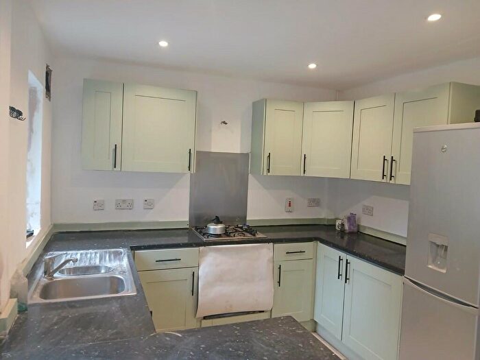 3 Bedroom Semi-Detached House To Rent In Woodhouse Way, Quinton, Birmingham, B32