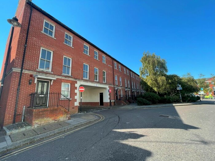 3 Bedroom Maisonette To Rent In Surrey Street, Littlehampton, BN17