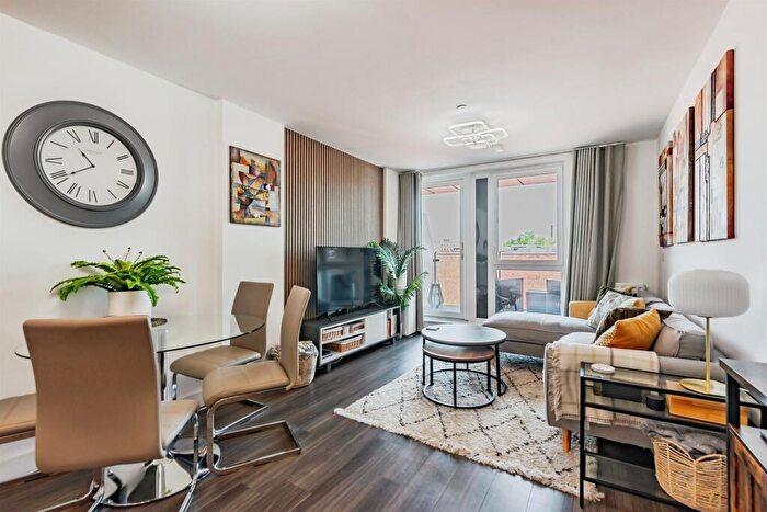 2 Bedroom Apartment For Sale In Marketfield Way, Redhill, RH1