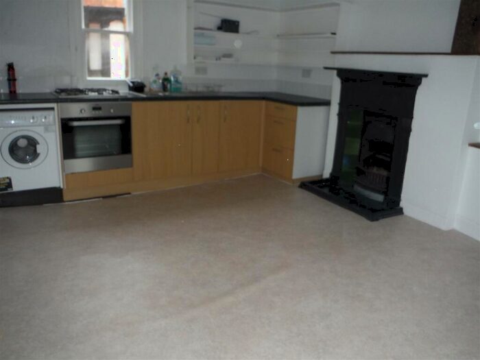 2 Bedroom Flat To Rent In St. Johns Street, Devizes, SN10