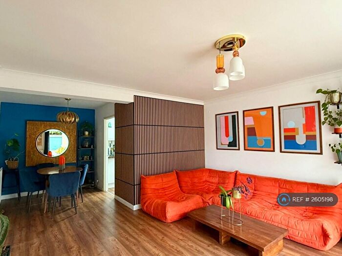 2 Bedroom Flat To Rent In The Avenue, Surbiton, KT5