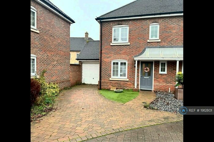 3 Bedroom Semi-Detached House To Rent In Heronslee, Shefford, SG17