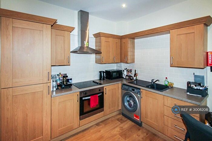 2 Bedroom Flat To Rent In Richardshaw Lane, Pudsey, LS28