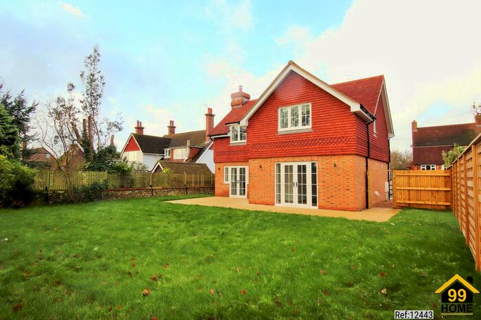 3 Bedroom Detached House For Sale In The Street, Ashford, Kent, TN27