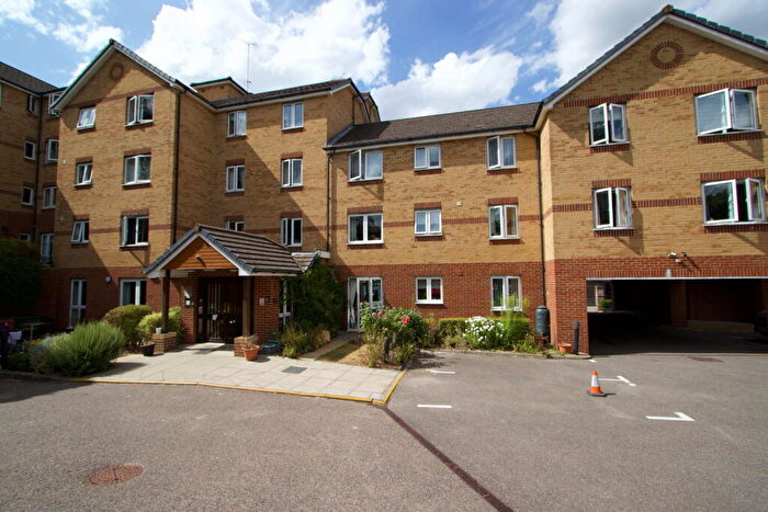 2 Bedroom Flat For Sale In Walderslade Road, Chatham, ME5