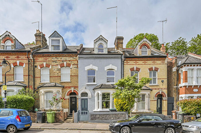 4 Bedroom Flat For Sale In Edison Road, Crouch End, London, N8