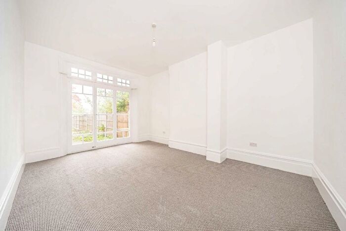 2 Bedroom Flat To Rent In Conyers Road, London, SW16