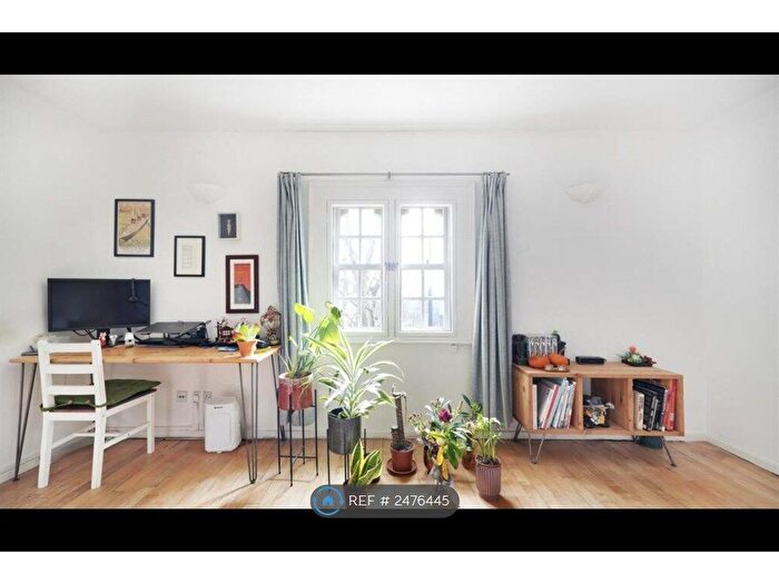 1 Bedroom Flat To Rent In St. James Court, London, E2