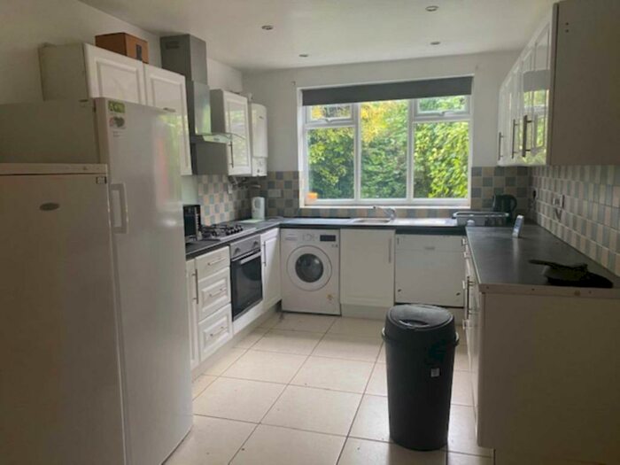 7 Bedroom Semi-Detached House To Rent In Wilbraham Road, Fallowfield, M14