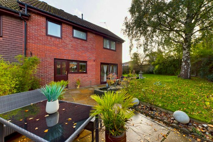 3 Bedroom End Of Terrace House To Rent In Peverel Road, Ifield, Crawley, RH11