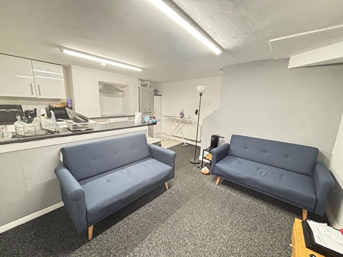 3 Bedroom Semi-Detached House To Rent In Lumley Street, Leeds, LS4