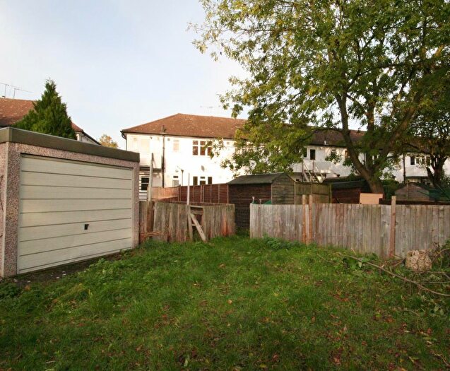 2 Bedroom Maisonette To Rent In Kingston, KT2