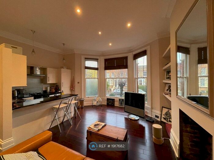 2 Bedroom Flat To Rent In Dulwich Road, London, SE24