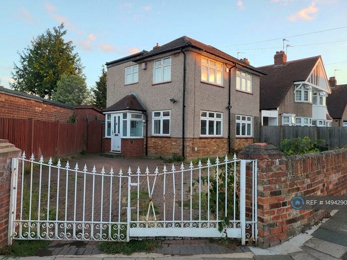 3 Bedroom Detached House To Rent In Northumberland Avenue, Welling, DA16