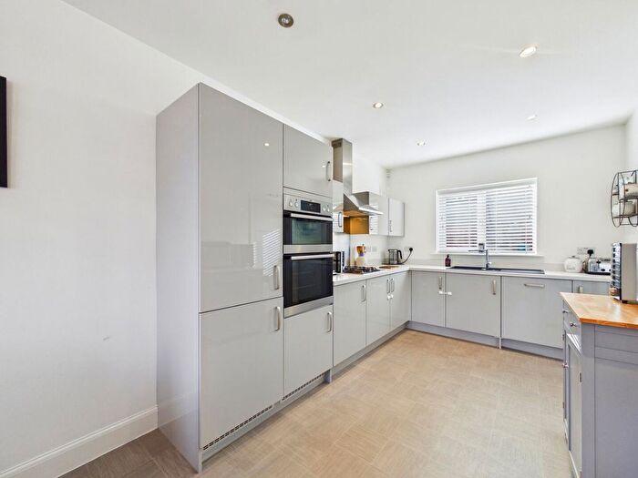 4 Bedroom Detached House For Sale In The Fouracres, Wakefield, WF1