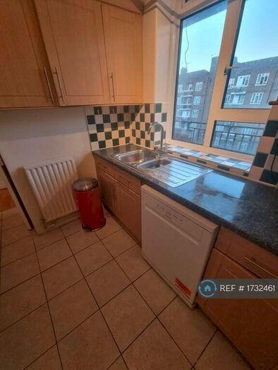 3 Bedroom Flat To Rent In Vernon House, London, SE11