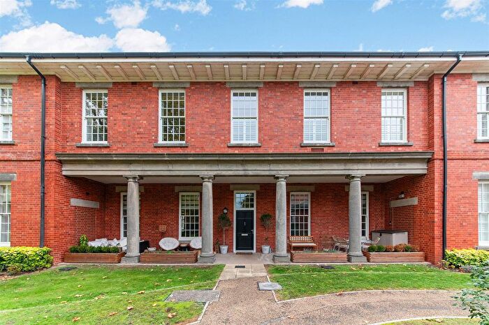 2 Bedroom Flat For Sale In Glanville Way, Epsom, KT19