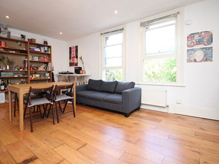 3 Bedroom Flat To Rent In Hillmarton Road, Islington, N7