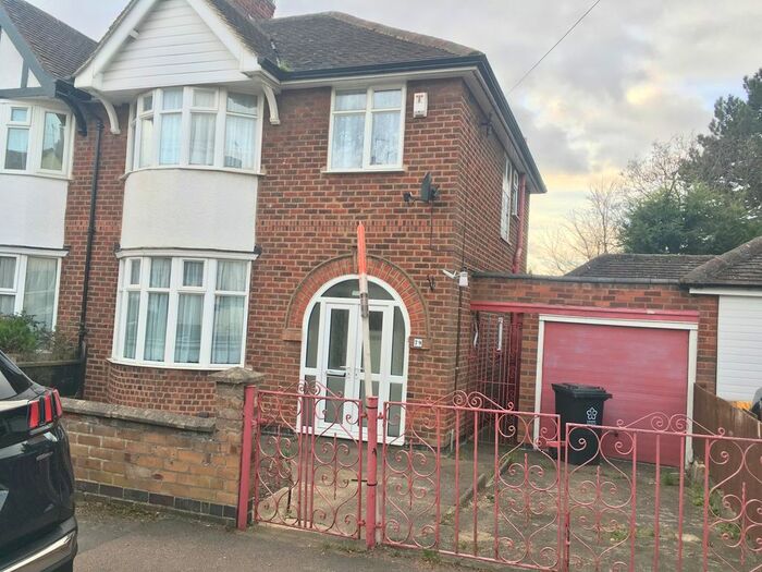 3 Bedroom Semi-Detached House To Rent In Peters Drive, Leicester, LE5