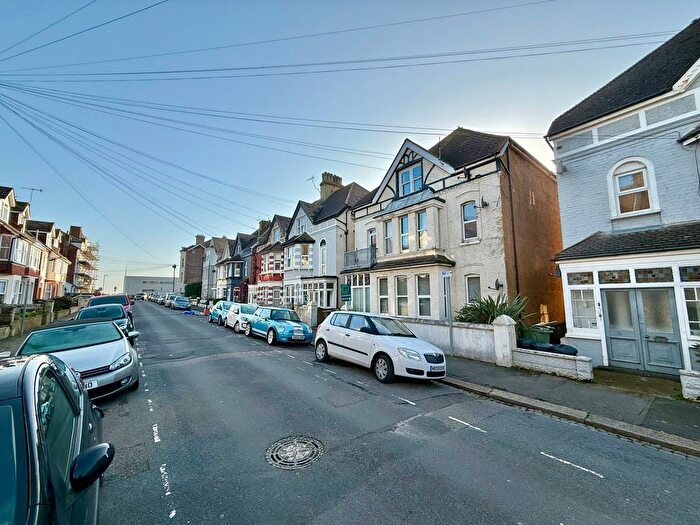 2 Bedroom Flat For Sale In Albany Road, Bexhill On Sea, TN40