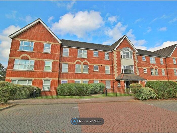2 Bedroom Flat To Rent In Cobham Close, Enfield, EN1