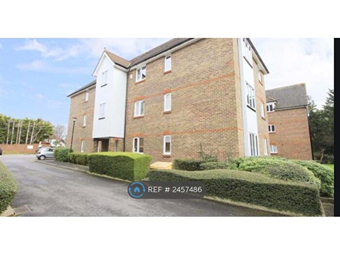 2 Bedroom Flat To Rent In Granville Place, Pinner, HA5