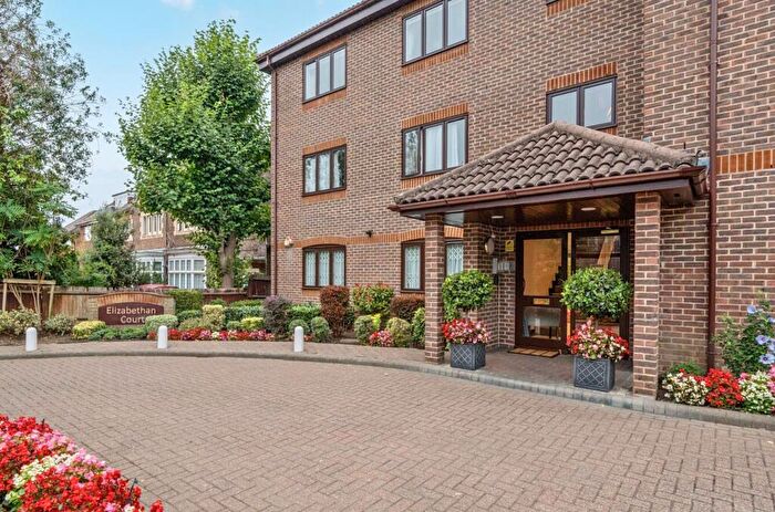 3 Bedroom Flat For Sale In Hendon Lane, Finchley, N3