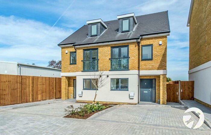 3 Bedroom End Of Terrace House To Rent In West Court Lane, Gravesend, DA12