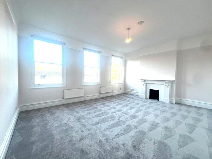 4 Bedroom Apartment To Rent In Park Hall Road, West Dulwich, SE21