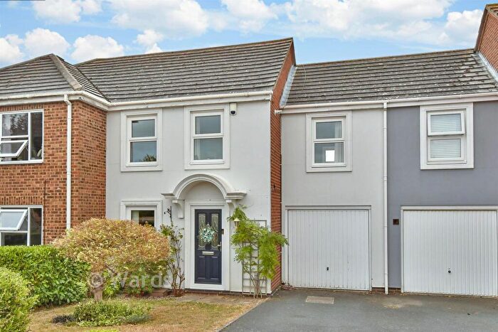 3 Bedroom Terraced House For Sale In Wadham Place, Sittingbourne, Kent, ME10