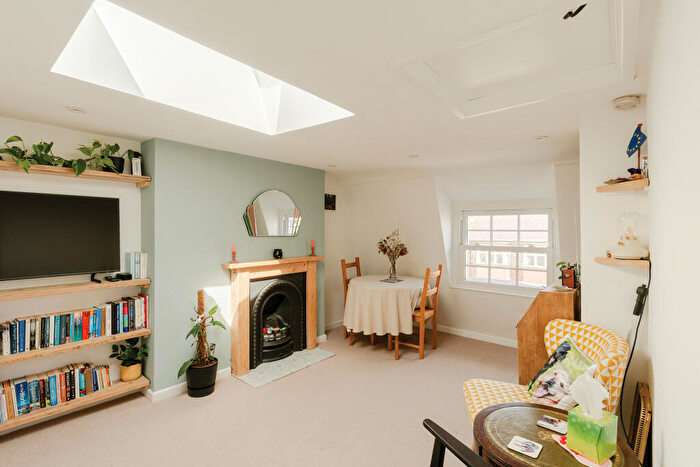 1 Bedroom Flat For Sale In Cheltenham Road, Cotham, Bristol, BS6